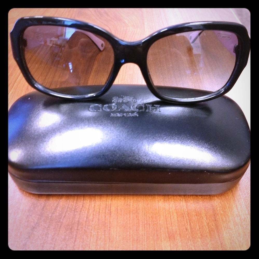 💯 Authentic Coach black frame/pink arm Sunnies!